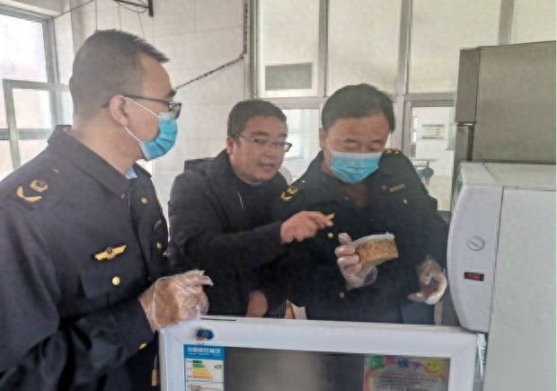 舌尖上的安全谁来守护？安定区高峰乡市场监管所全力出击
