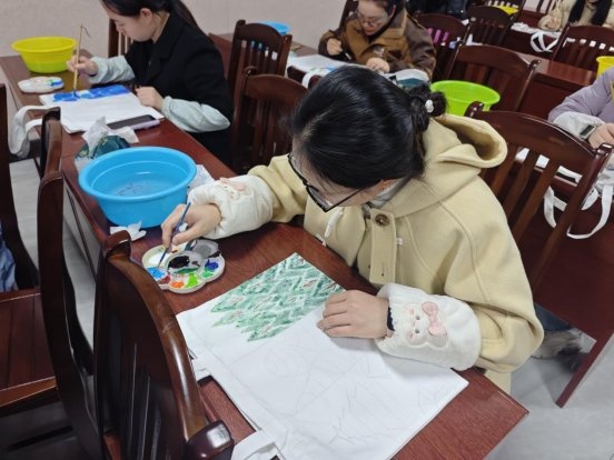 巧手绘侗韵，巾帼绽芳华！你也能体验非遗魅力吗？  第5张
