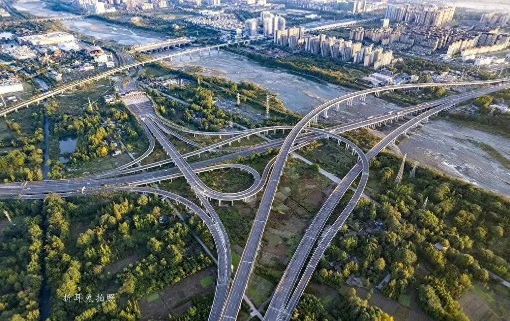 五一期间都江堰市公共交通客流约80.74万人次？增长数据惊人