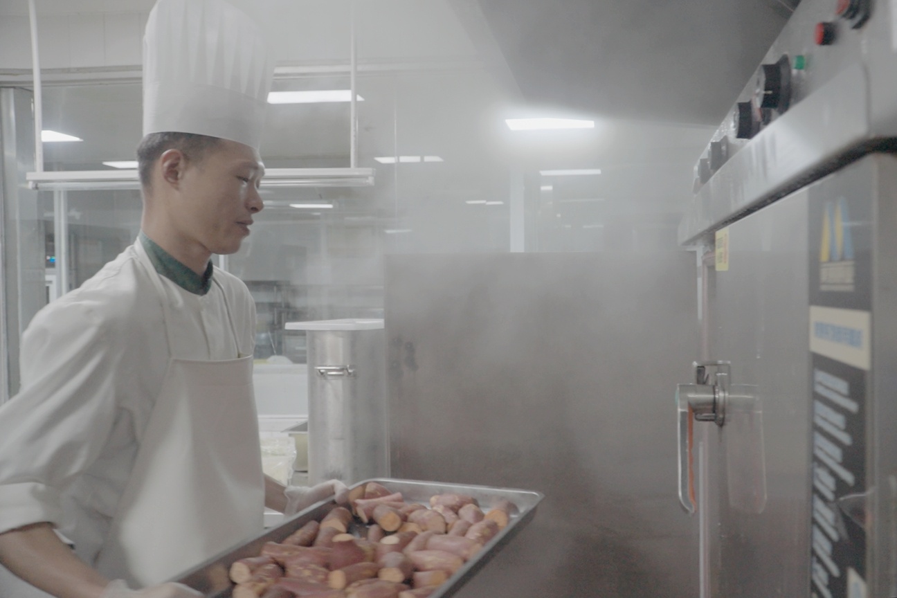 初为人父！90 后厨师孙郑为何产后匆匆返回黄山？  第2张