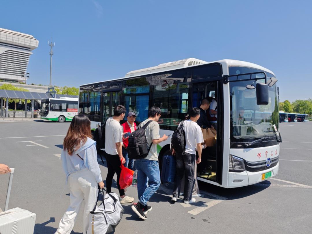 五一黄山北站末班车后有人赶来？运管中心回应：只要你来我们就派车  第3张