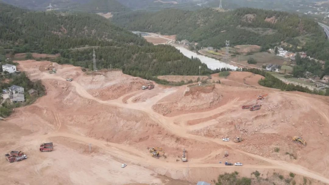 郧阳区粮食产业园项目建设正酣！120万方土石方开挖量咋完成？