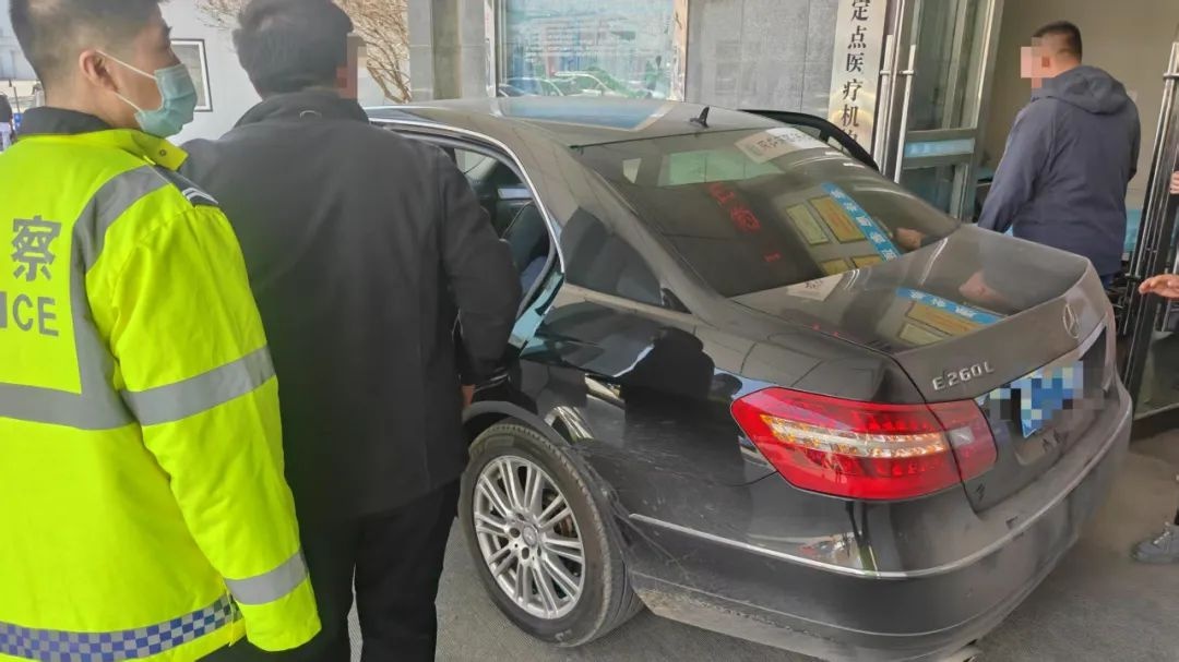 5月5日锦旗背后！4月10日那场与时间赛跑的暖心救助故事？  第2张