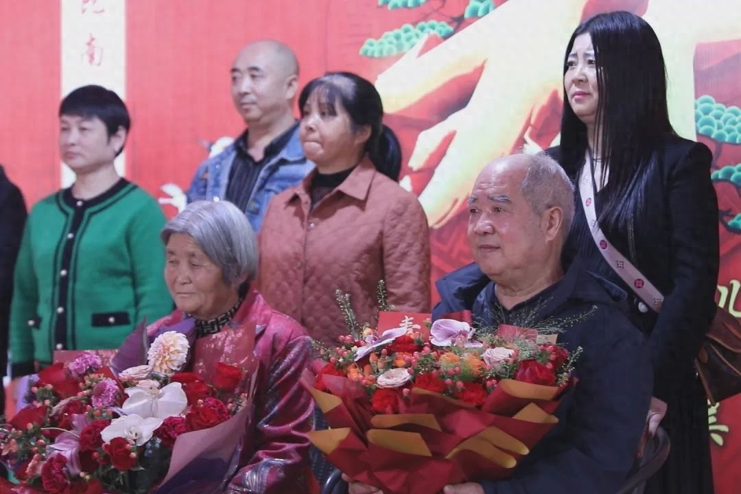 八十寿辰不收礼！文明新风尚背后藏着怎样的故事？