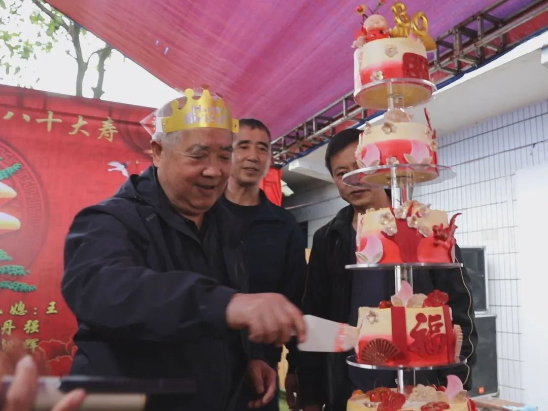 八十寿辰不收礼！文明新风尚背后藏着怎样的故事？  第3张