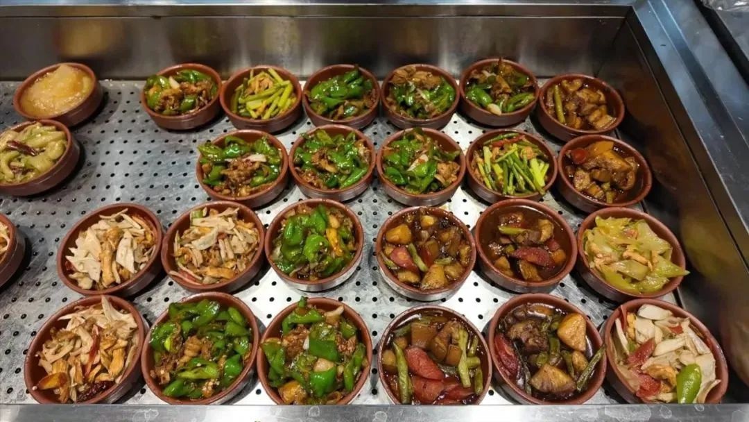 五一多地机关食堂变身宠粉现场，留坝美食盛宴你体验过吗？  第2张