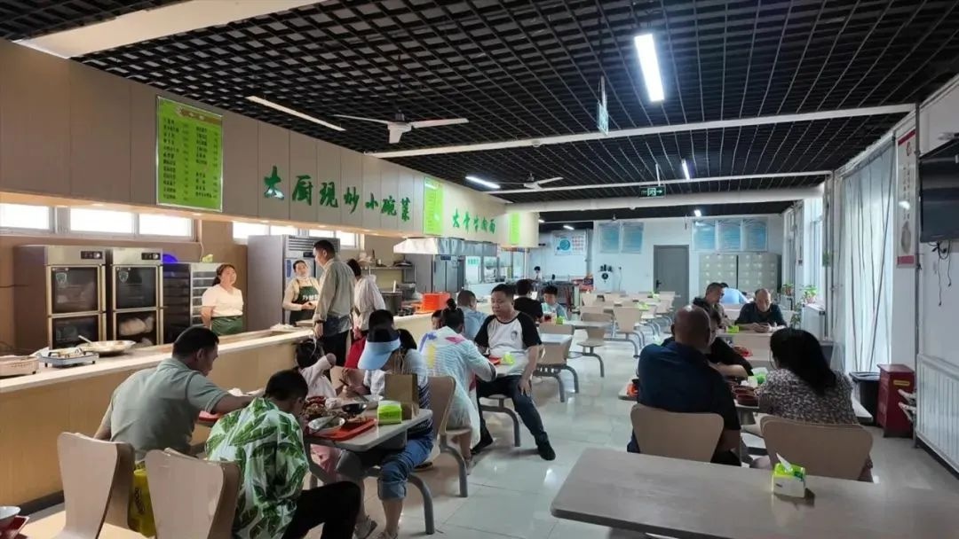 五一多地机关食堂变身宠粉现场，留坝美食盛宴你体验过吗？  第4张