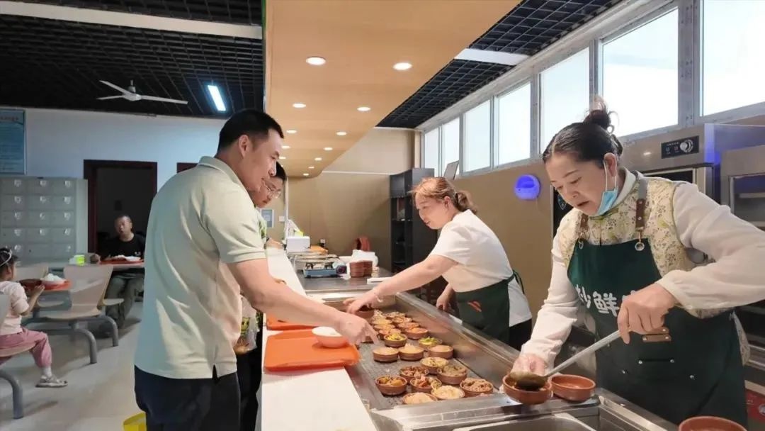 五一多地机关食堂变身宠粉现场，留坝美食盛宴你体验过吗？  第6张