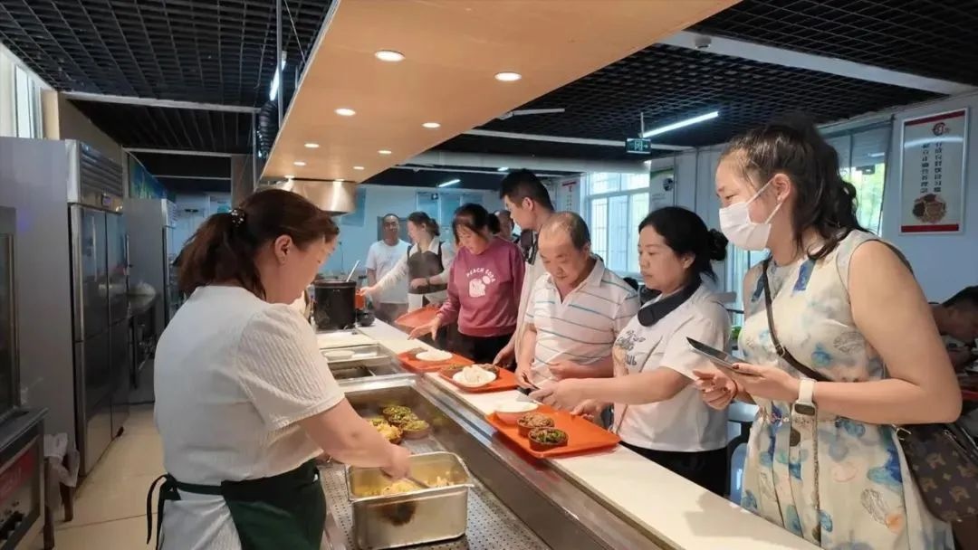 五一多地机关食堂变身宠粉现场，留坝美食盛宴你体验过吗？  第7张