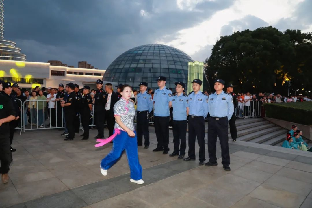 劳动者节日里黄岩公安坚守！安全检查超千次，咋做到的？  第3张