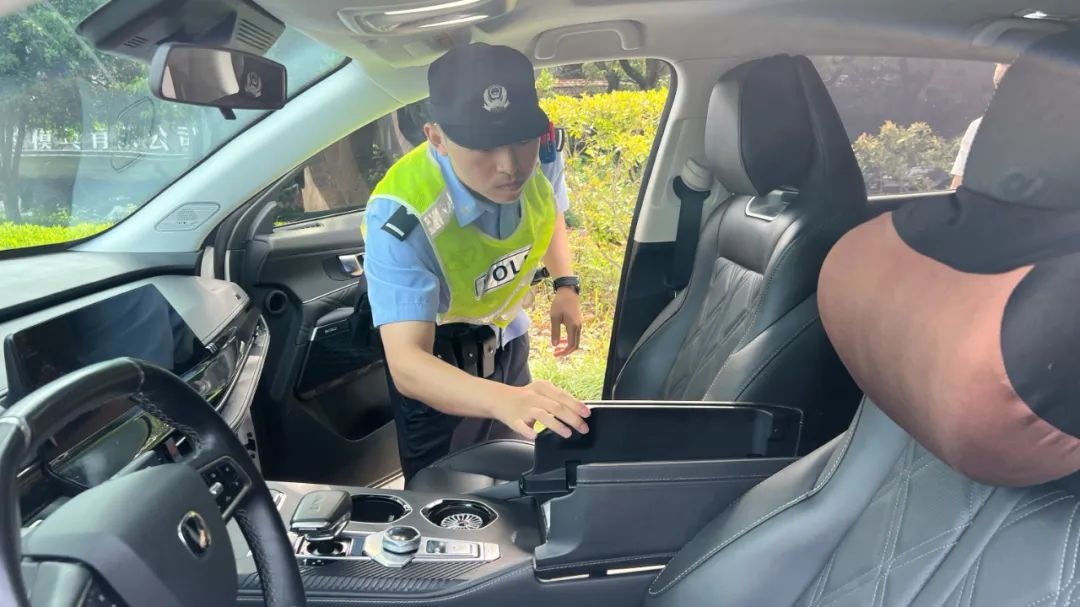劳动者节日里黄岩公安坚守！安全检查超千次，咋做到的？  第4张