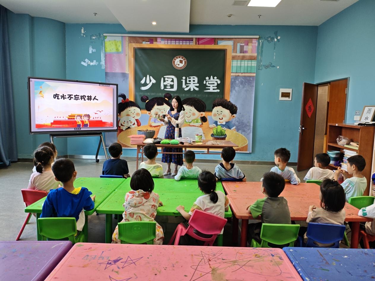 五一襄阳图书馆火了!书灯DIY、竹简手工……你体验了吗? 第4张 五一襄阳图书馆火了!书灯DIY、竹简手工……你体验了吗? 第4张