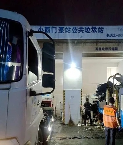 五一长沙商圈爆棚！112.68万人次背后，垃圾收运如何保障？  第2张