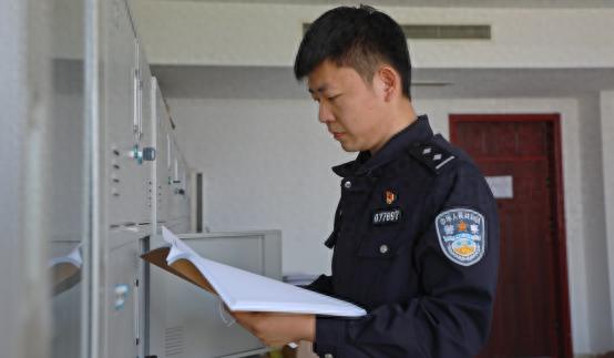 130万公里追逃路！这位刑警凭啥被称为最勤快刑侦人？