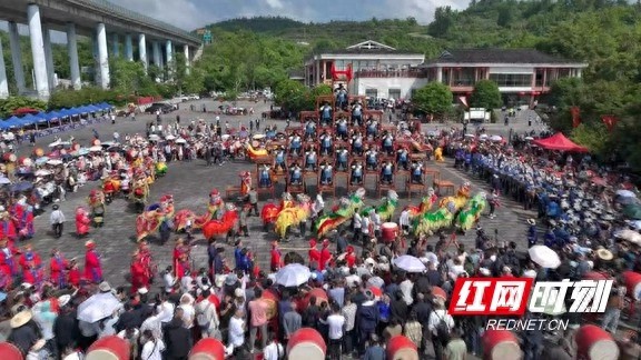 五一假期最后一天！矮寨奇观旅游区咋掀起非遗民俗文化热潮？
