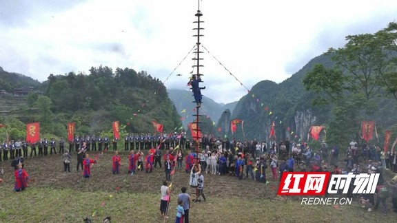 五一假期最后一天！矮寨奇观旅游区咋掀起非遗民俗文化热潮？  第3张