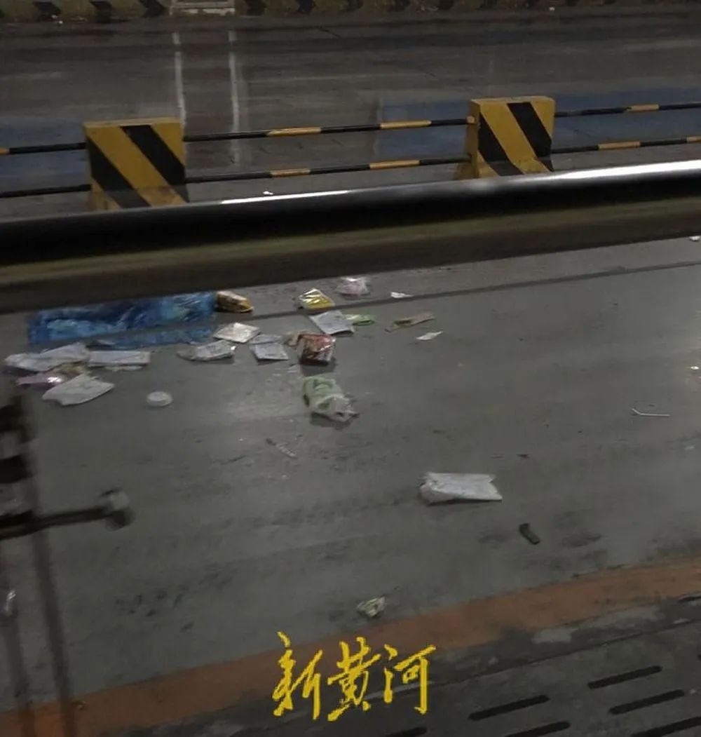 济南西站垃圾处理点与出租车上客通道相邻！刺鼻味咋解决？  第4张