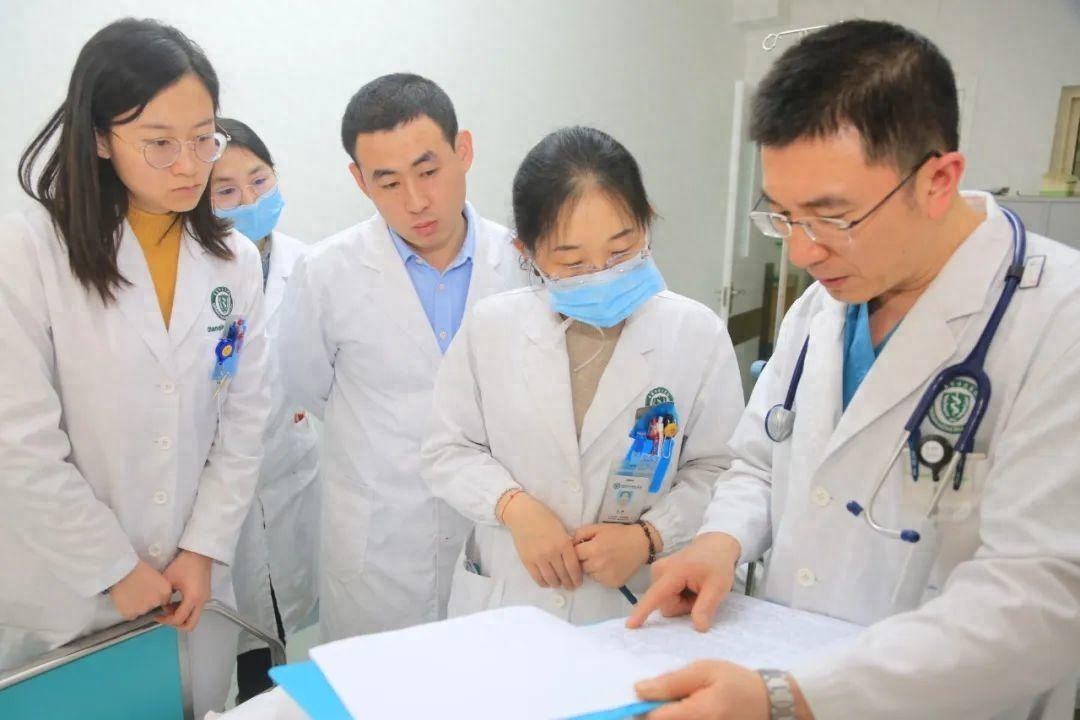 心脏阀门失灵危机重重！69 岁患者如何重获生机？