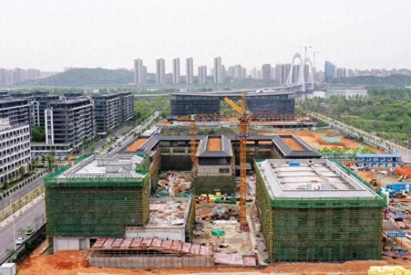 望城区大同银星小学主体封顶！6月底交付，秋季开学？快来先睹为快