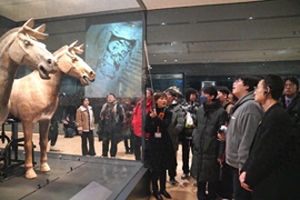 秦始皇陵考古发现展上榜2024年度文博热门展览，你准备好探秘千古一帝的地下王国了吗？