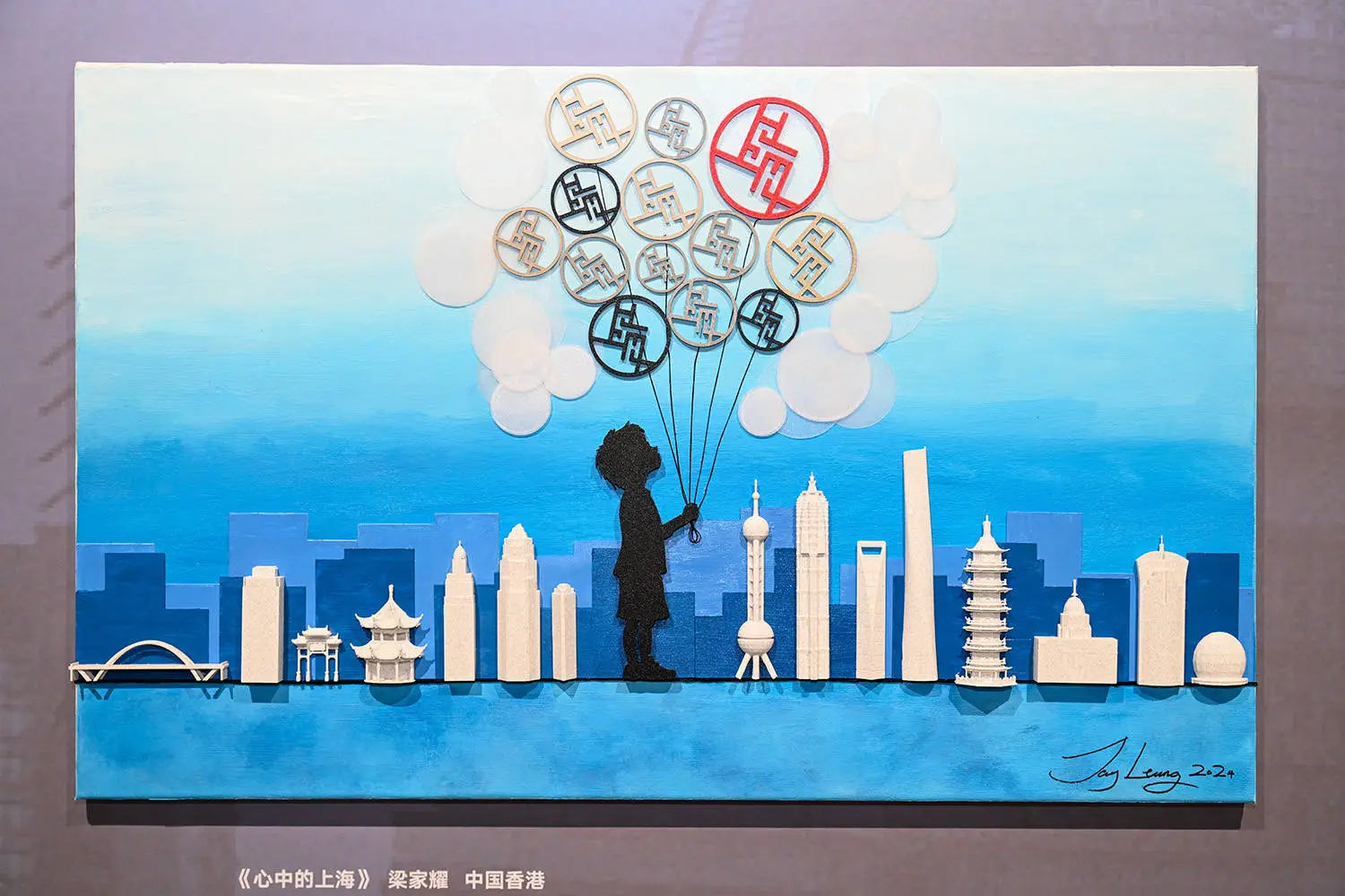 上海女子的背影竟成艺术展焦点！跳舞的女孩背后隐藏着怎样的城市故事？  第9张