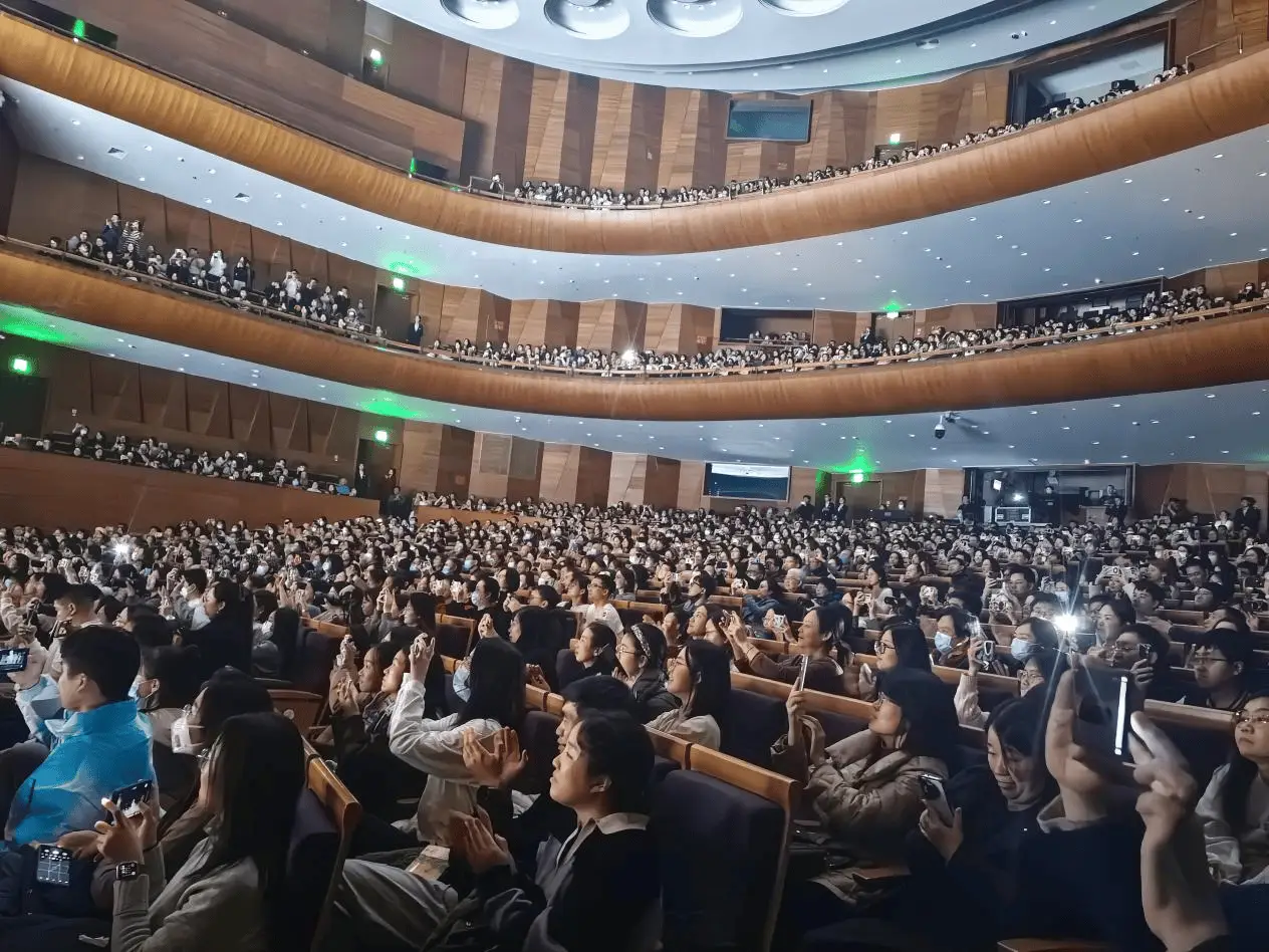 只此青绿为何能在全国掀起国风热潮？揭秘650场一票难求的背后故事  第2张