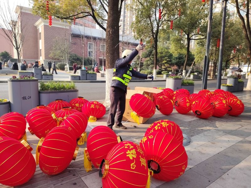 枝江市街头大红灯笼高挂，新年气氛瞬间拉满！你感受到了吗？  第3张