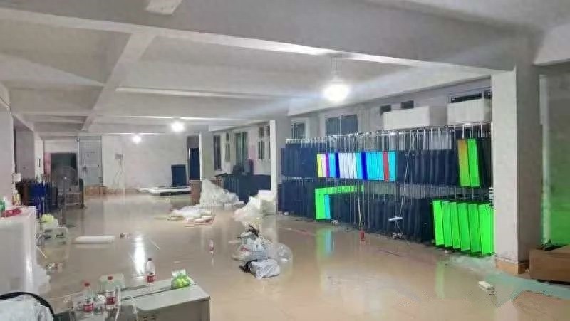 惊！民房内竟藏300余台假冒品牌液晶电视，售假金额高达3500万