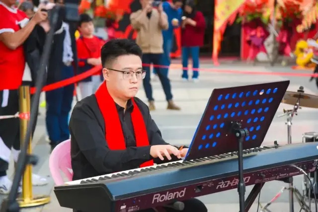 元旦墟街快闪音乐会，爵士乐与古街的浪漫邂逅，你错过了吗？  第4张