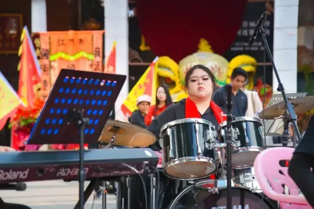元旦墟街快闪音乐会，爵士乐与古街的浪漫邂逅，你错过了吗？  第5张