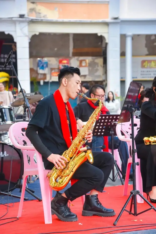 元旦墟街快闪音乐会，爵士乐与古街的浪漫邂逅，你错过了吗？  第6张