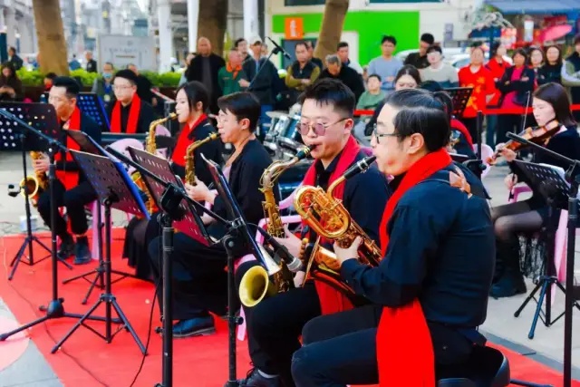 元旦墟街快闪音乐会，爵士乐与古街的浪漫邂逅，你错过了吗？  第7张