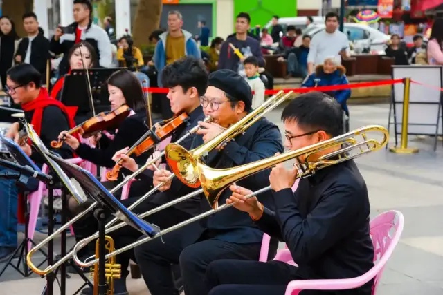 元旦墟街快闪音乐会，爵士乐与古街的浪漫邂逅，你错过了吗？  第8张