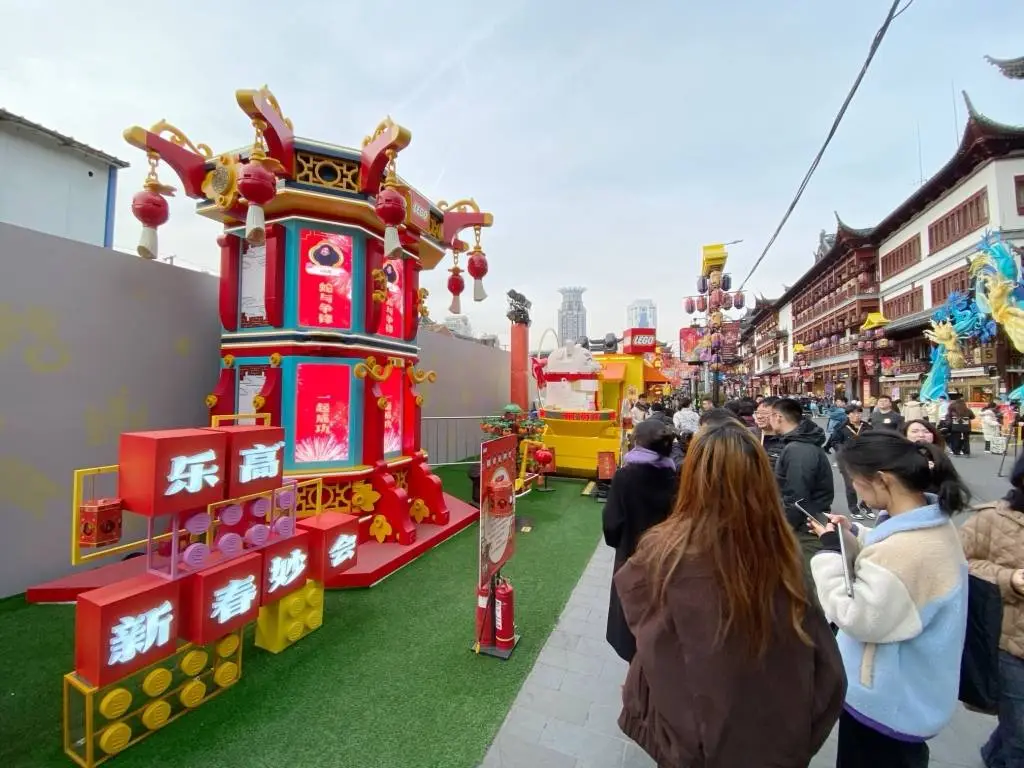 上海豫园乐高新春妙会开幕！巨型福来运转灯等你来探索，错过等一年