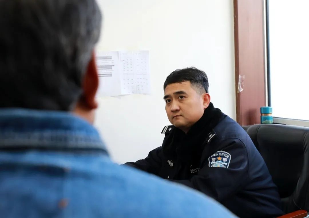 社区民警张正：如何用真诚守护让赤龙鑫园焕然一新？  第3张