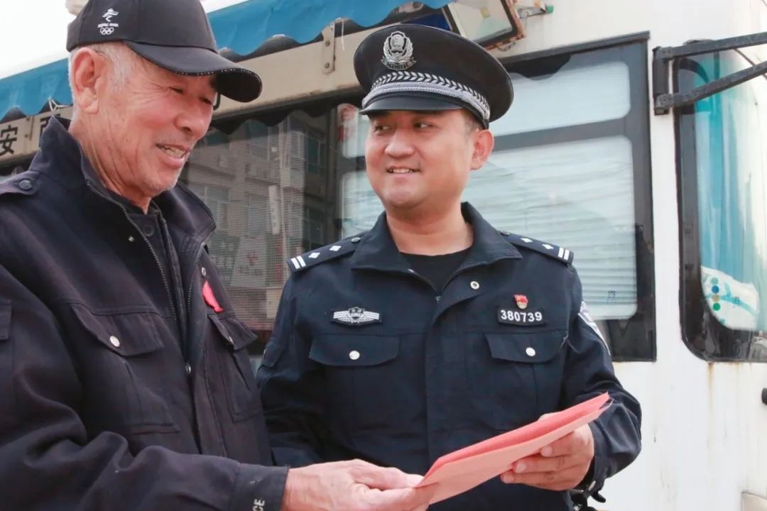 社区民警张正：如何用真诚守护让赤龙鑫园焕然一新？  第5张