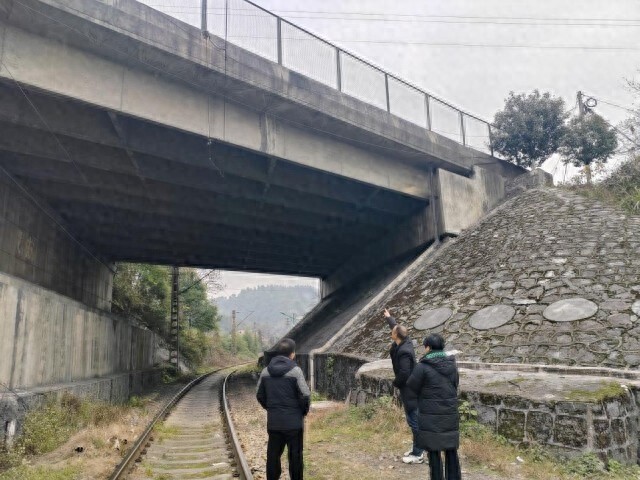 湖南公路部门如何应对雨雪冰冻天气？这些措施让你安心出行