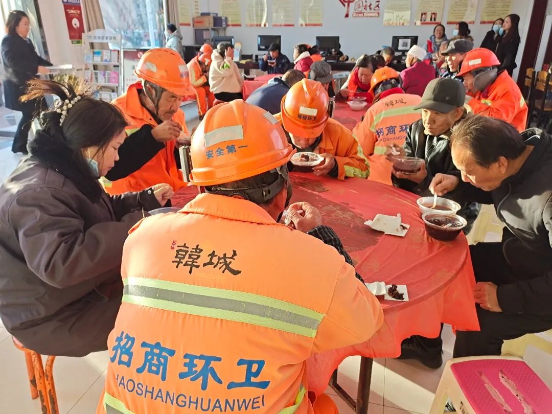 腊八粥的温暖，你感受到了吗？社区志愿者如何用一碗粥传递幸福？  第2张