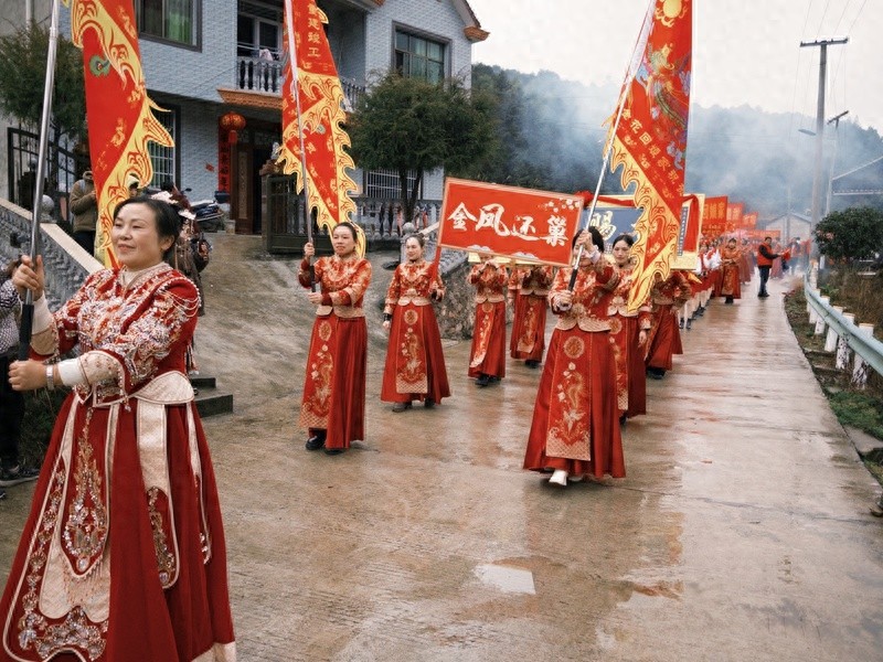 180年古桥修缮竣工，103名外嫁女集体回娘家，方家屯为何如此热闹？  第1张