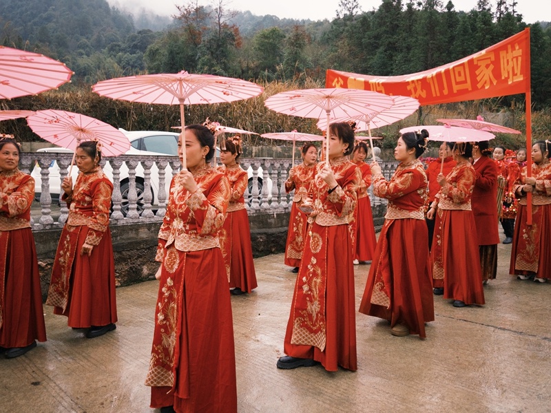 180年古桥修缮竣工，103名外嫁女集体回娘家，方家屯为何如此热闹？  第2张