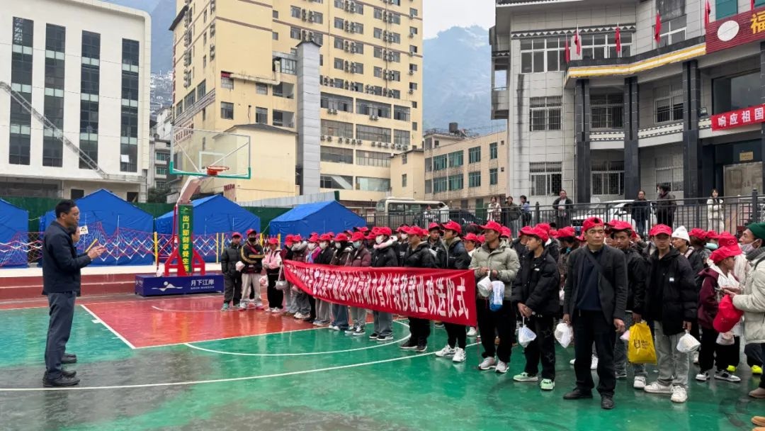 除夕佳节，324名务工人员为何选择远赴浙江、山东？揭秘他们的奋斗之旅  第2张