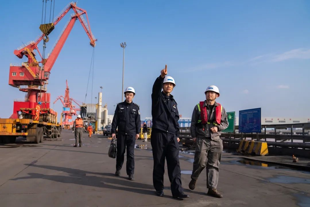 定海公安如何靠前一步，确保200余名员工安全复工？揭秘他们的守护秘诀  第2张