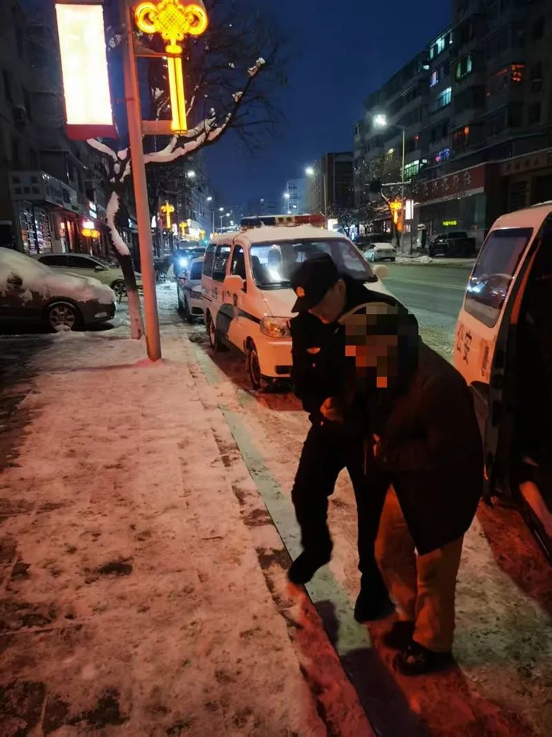 寒冬中的温暖守护！彩屯派出所民辅警如何让走失老人平安回家？  第2张