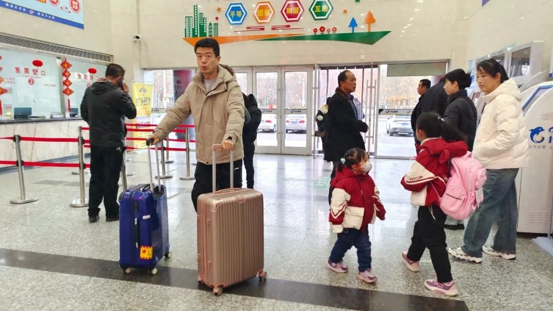 春运高峰来袭！汽车西站如何应对400元返程大潮？  第1张