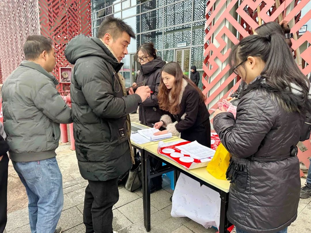 湄潭县返岗复工直通车：300名务工人员免费乘车，4万补贴发放，家乡温暖你感受到了吗？  第2张