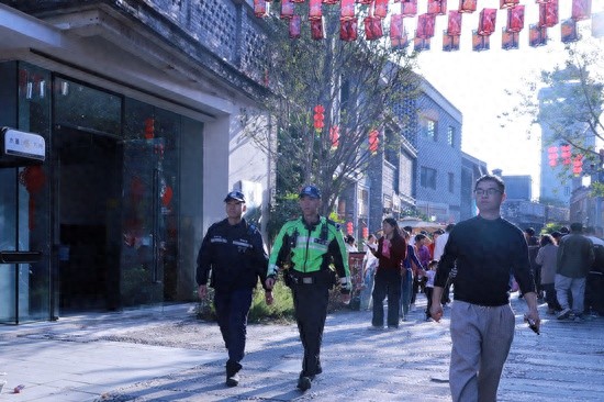 鹤山春节守护神：24小时无声守护，你感受到了吗？  第1张