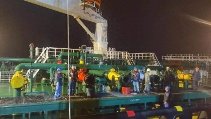 大年初三，马鞭洲岛上的10万吨原油如何安全卸货？揭秘背后的惊人流程
