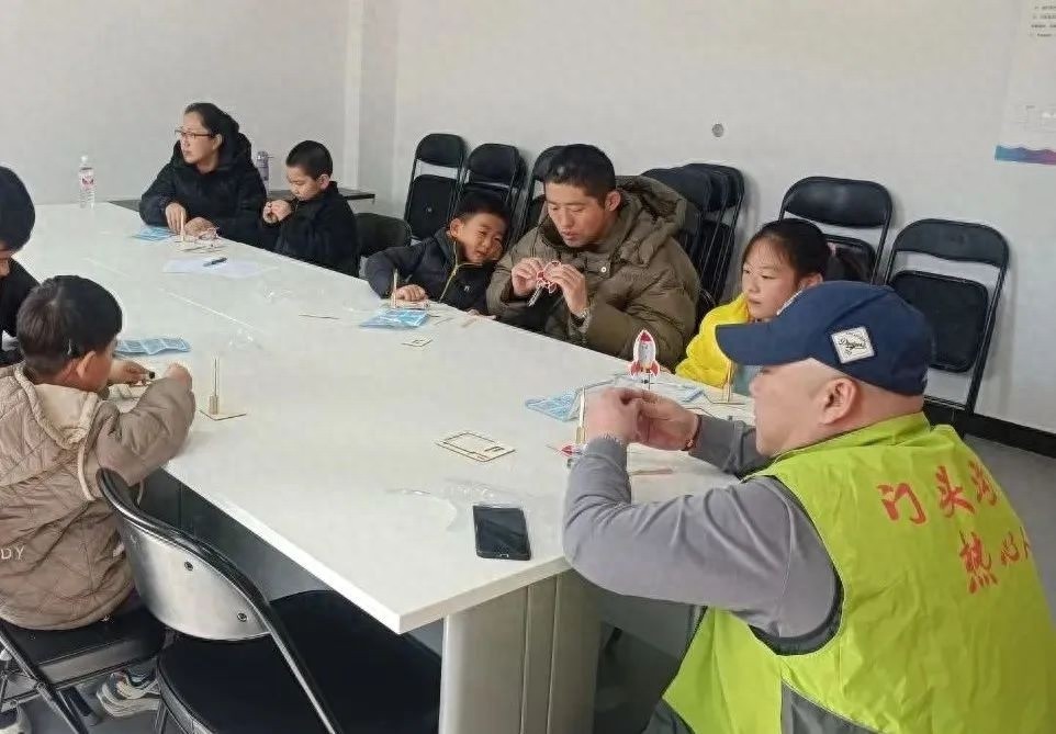 斋堂镇寒假活动超精彩!科技DIY火箭发射器亲子互动的奥秘你知道吗?