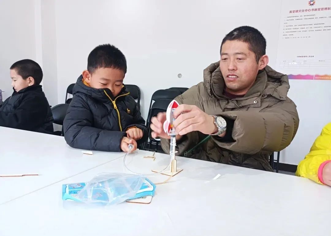 斋堂镇寒假活动超精彩!科技DIY火箭发射器亲子互动的奥秘你知道吗?  第4张