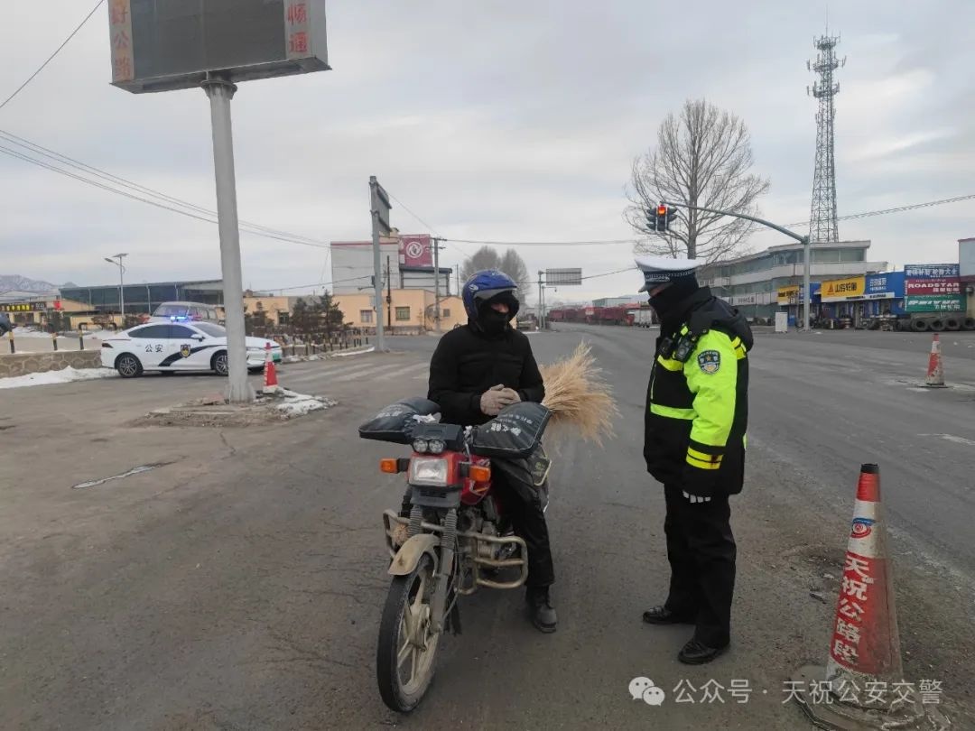 春节后返程高峰如何应对？天祝交警大队全员出动确保道路畅通  第2张
